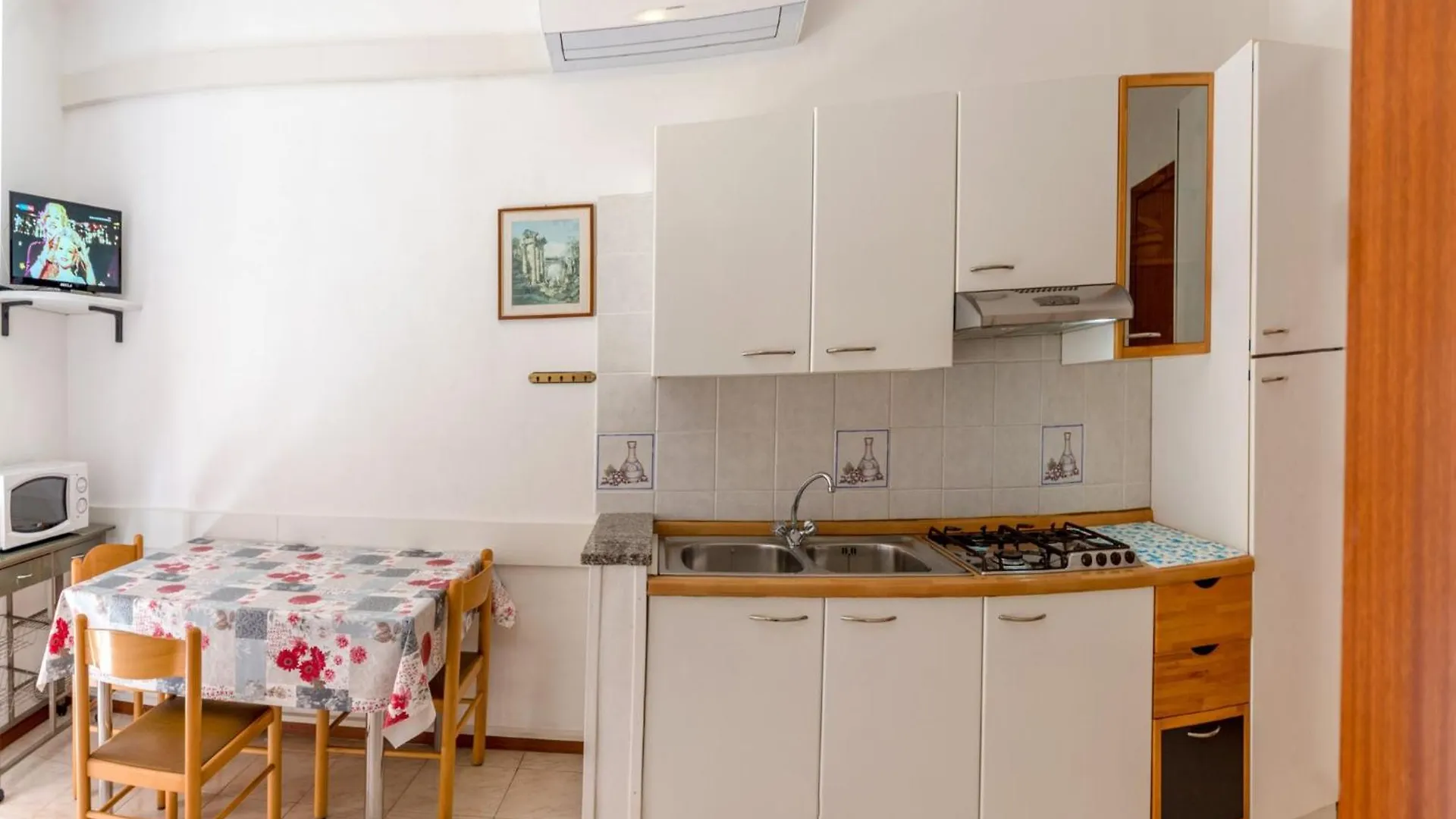 Nice Apartment A Few Steps From The Beach 比比翁